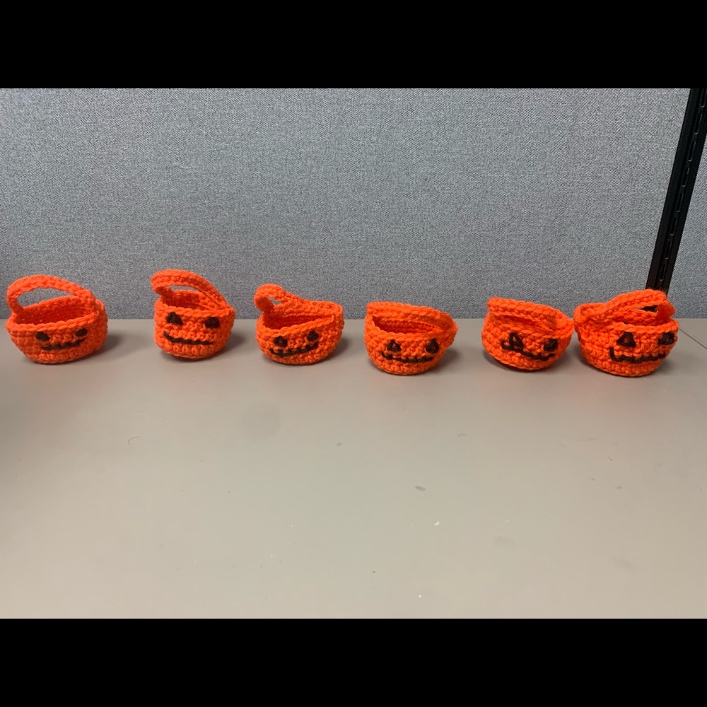 Jack O Lantern Six Small Pumpkins Halloween New
